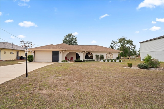 view of front facade featuring a garage and a front lawn