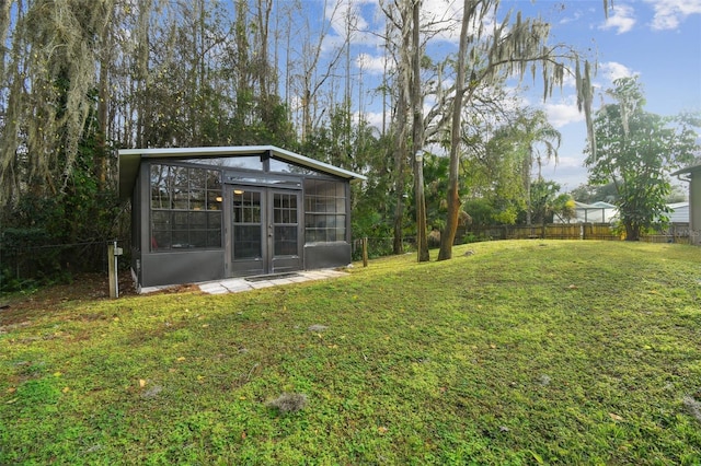 view of yard with an outdoor structure