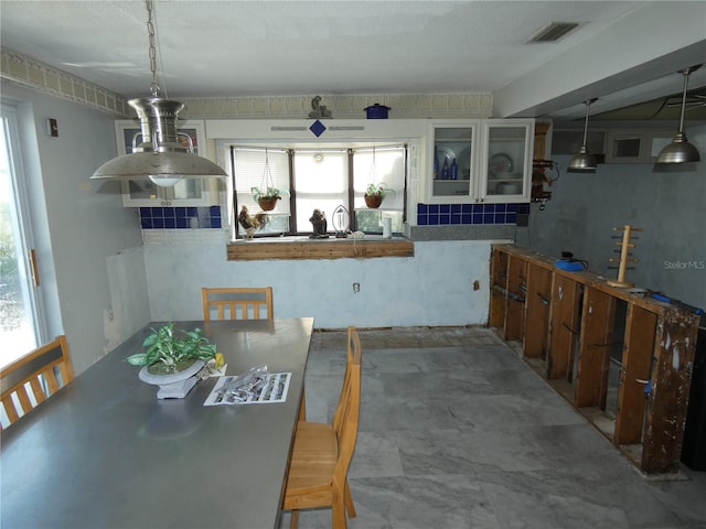 dining area with visible vents and a wealth of natural light