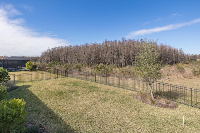 view of yard featuring a rural view