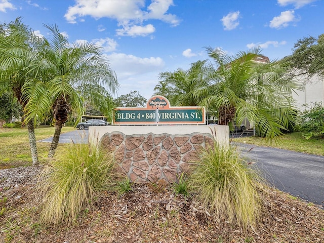 view of community / neighborhood sign