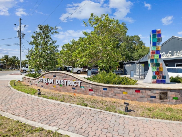 view of community / neighborhood sign