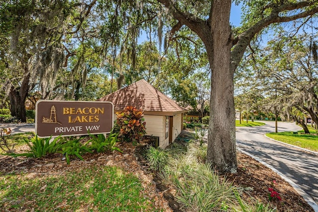 view of community / neighborhood sign