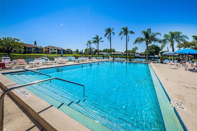 view of swimming pool featuring a patio