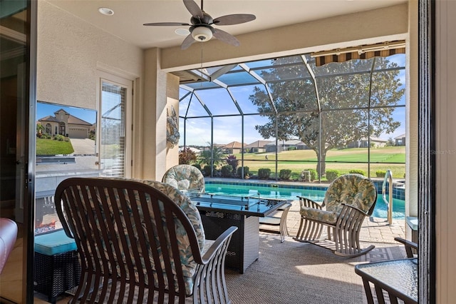 sunroom with ceiling fan