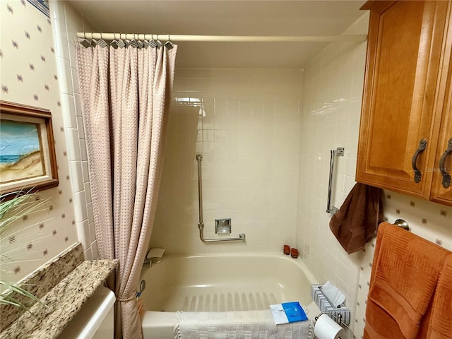 bathroom with shower / bath combo