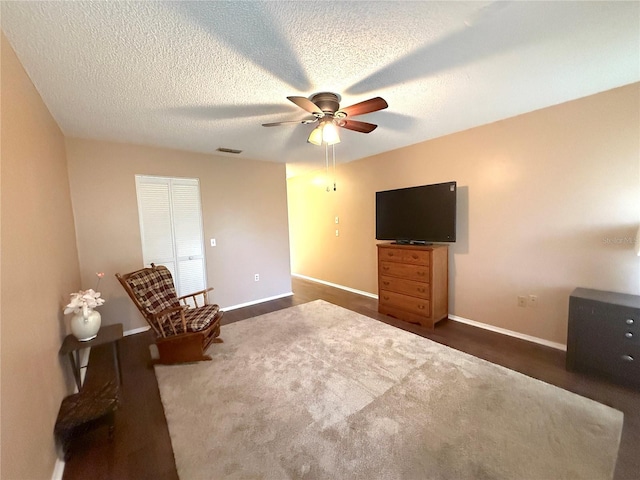 unfurnished room with ceiling fan and a textured ceiling