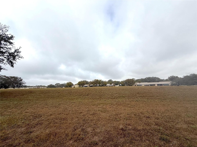 view of yard featuring a rural view