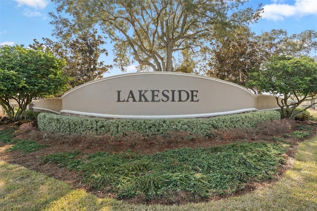 view of community / neighborhood sign