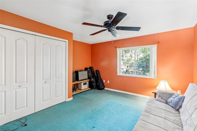 living area with ceiling fan and light colored carpet