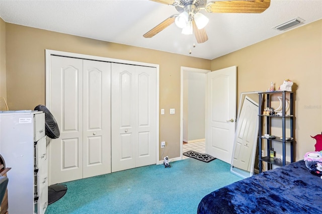 bedroom with ceiling fan, carpet flooring, and a closet