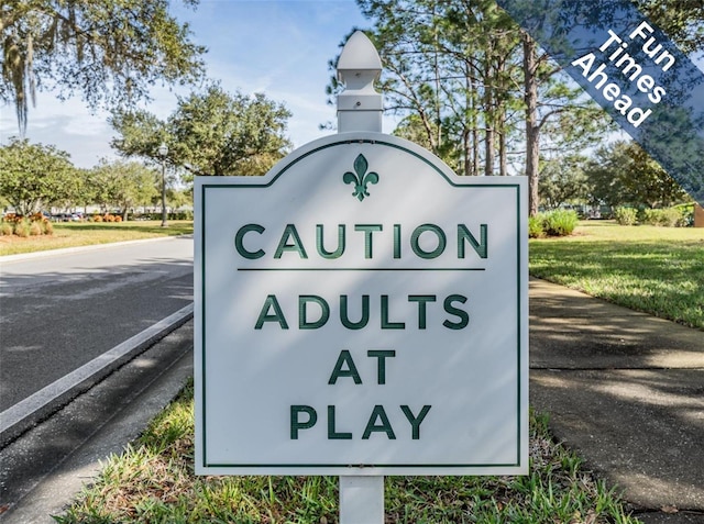 view of community / neighborhood sign