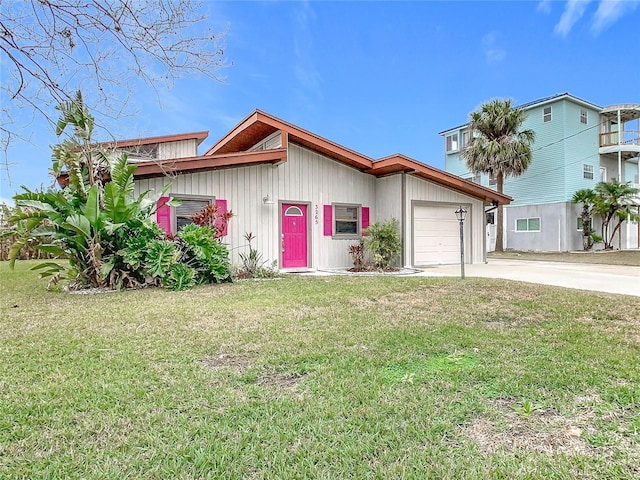 view of front facade with a garage and a front lawn