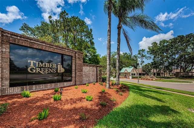 community sign featuring a lawn