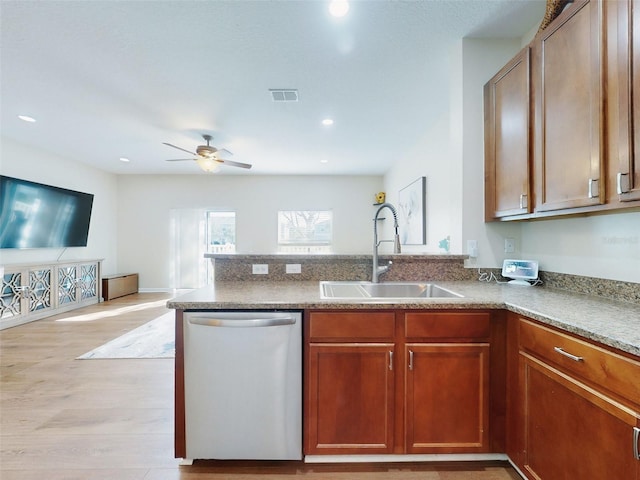 kitchen with sink, dishwasher, kitchen peninsula, ceiling fan, and light hardwood / wood-style floors