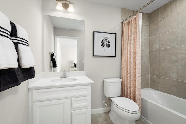 full bathroom with toilet, vanity, and shower / tub combo