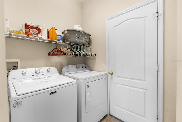 washroom featuring washer and clothes dryer