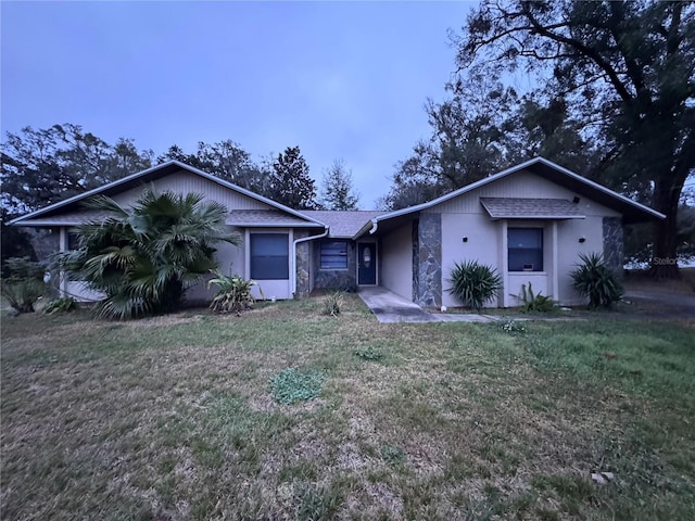 ranch-style house featuring a front lawn