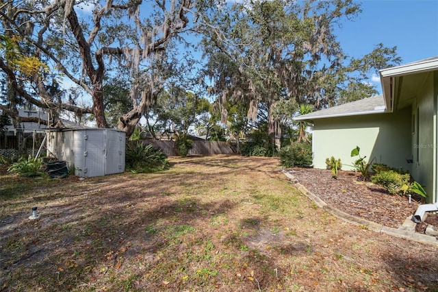 view of yard with a shed