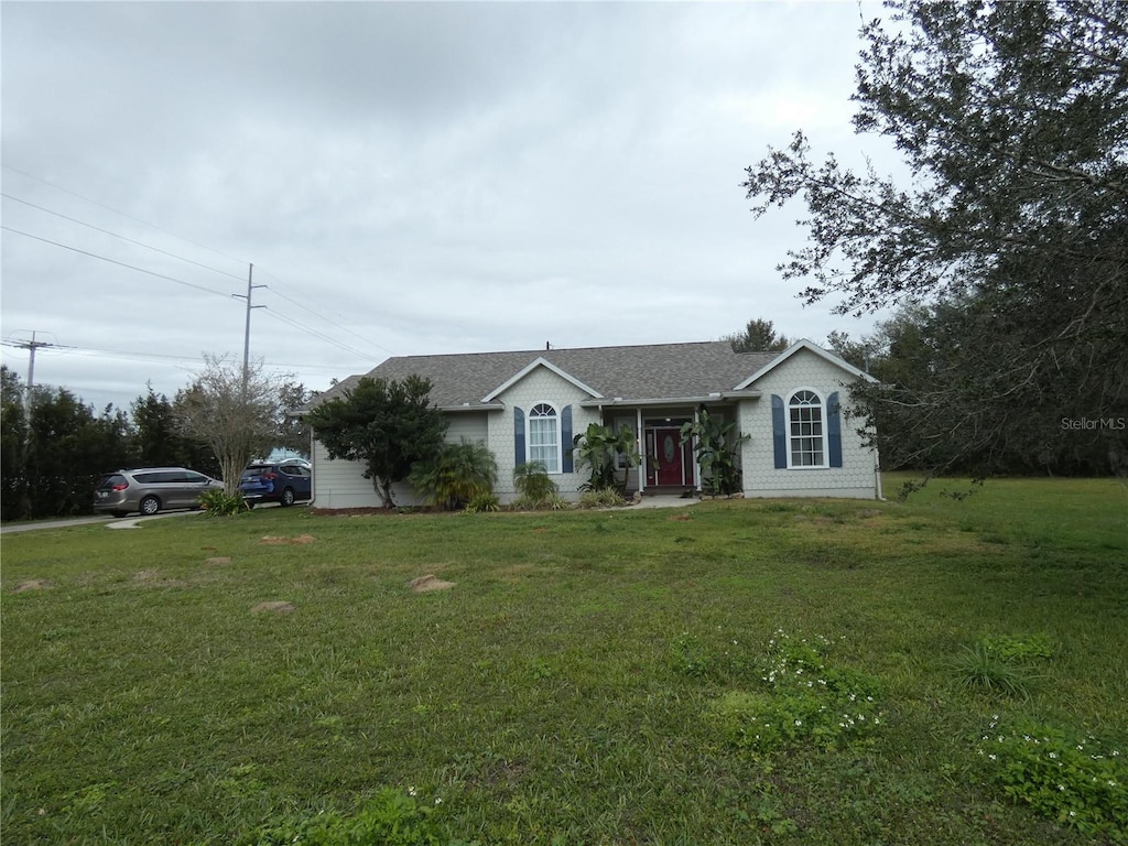 ranch-style house featuring a front yard