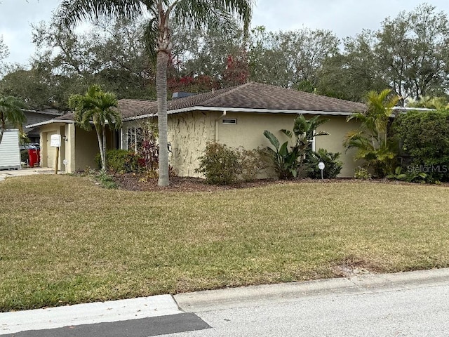 view of side of property featuring a lawn