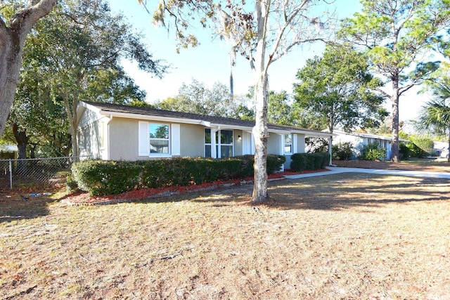 single story home featuring a front yard