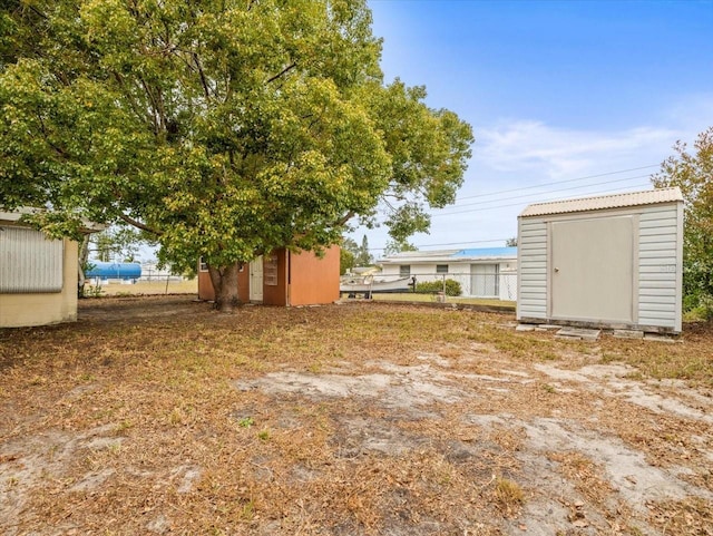 view of yard with a storage unit