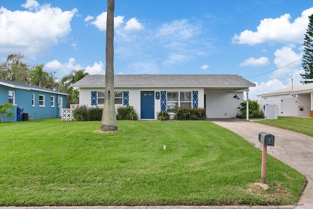 ranch-style home featuring a front lawn and a carport