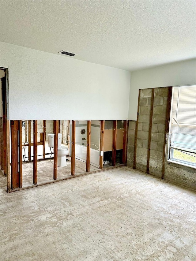 empty room featuring a textured ceiling