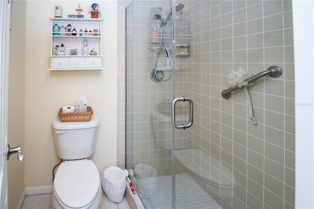 bathroom with toilet and an enclosed shower