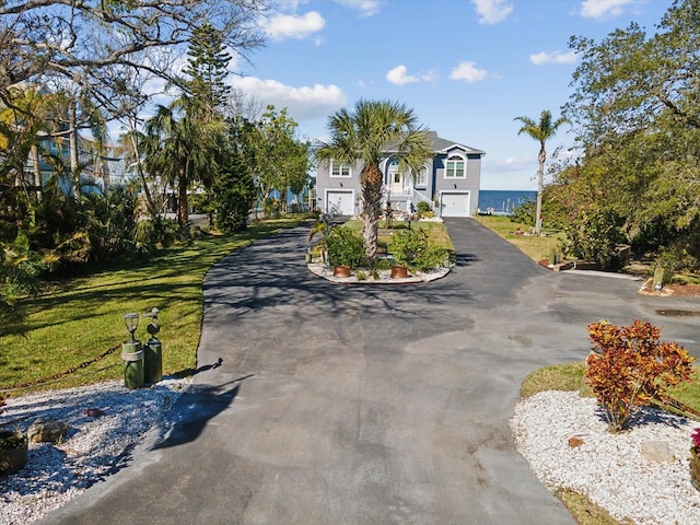 view of front facade featuring a garage and a front lawn