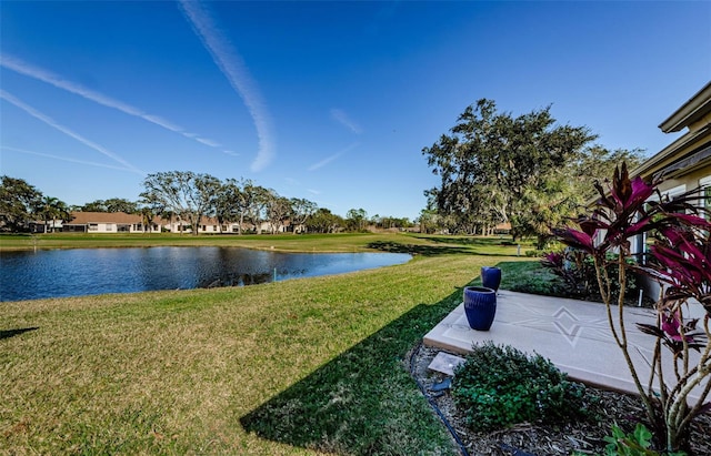 view of yard featuring a water view