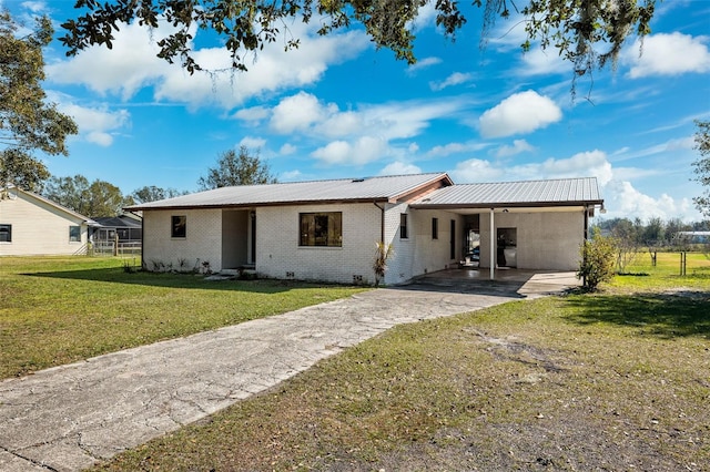 view of front of property with a carport and a front lawn