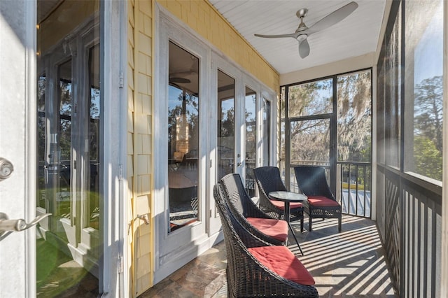 sunroom / solarium with ceiling fan