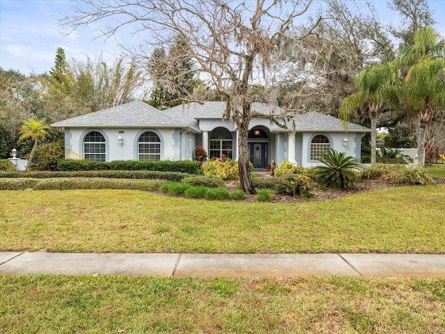 single story home with a front lawn