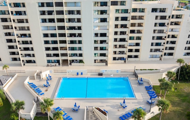 view of swimming pool