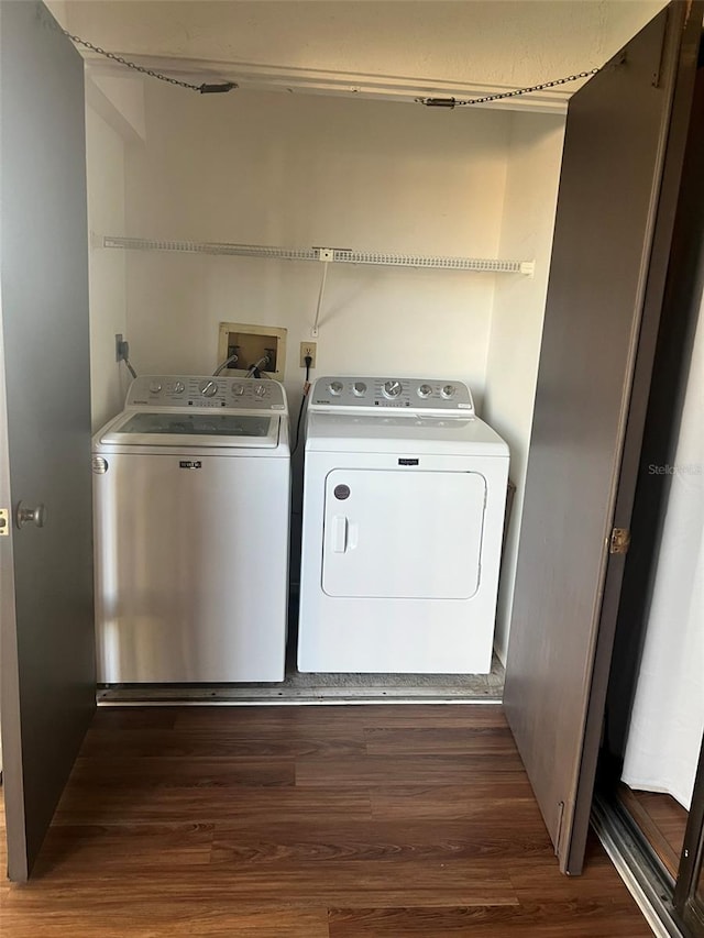 laundry room featuring dark wood-type flooring and independent washer and dryer