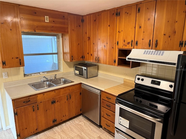 kitchen with appliances with stainless steel finishes, sink, backsplash, and range hood