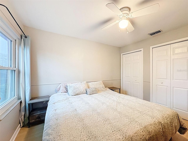 bedroom featuring visible vents, light wood-style flooring, a ceiling fan, a closet, and baseboards