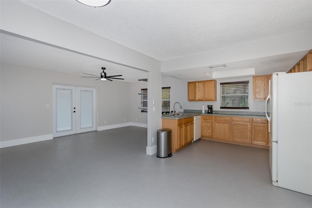 kitchen featuring sink, white appliances, a textured ceiling, and ceiling fan