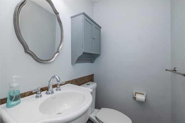 bathroom featuring sink and toilet