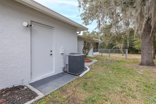 view of yard featuring cooling unit