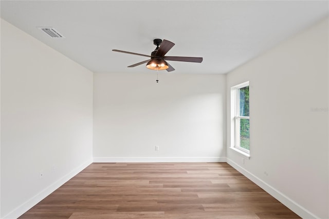 empty room with light hardwood / wood-style flooring and ceiling fan