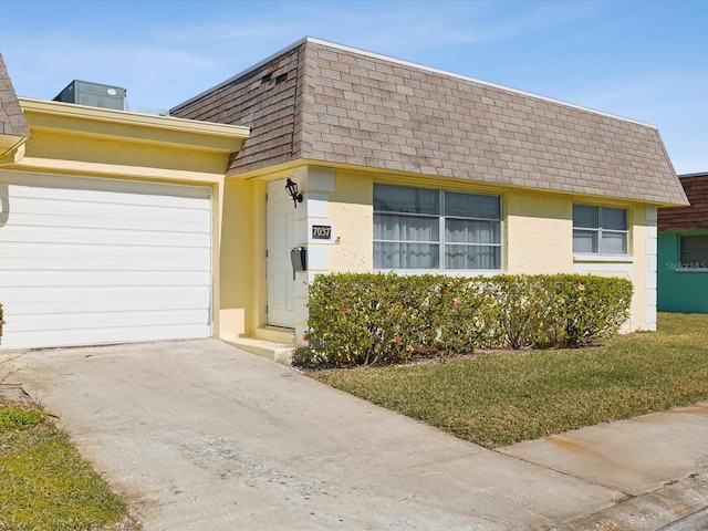 view of front of house featuring a garage and a front lawn