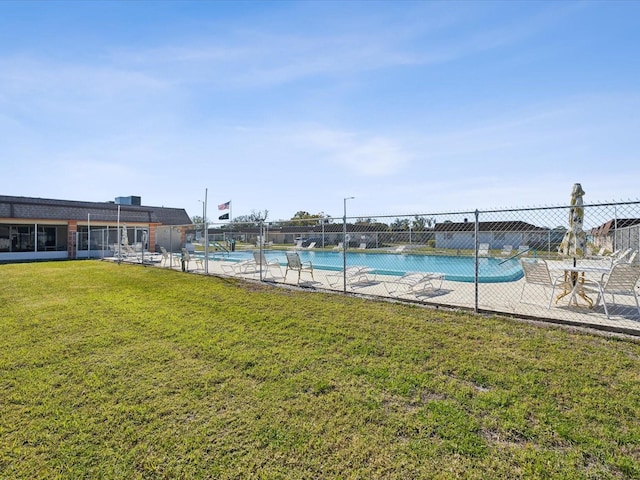 view of swimming pool featuring a lawn