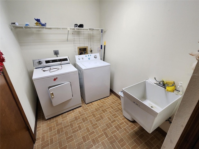 laundry room with sink and washing machine and clothes dryer