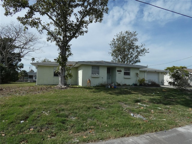 single story home featuring a front lawn