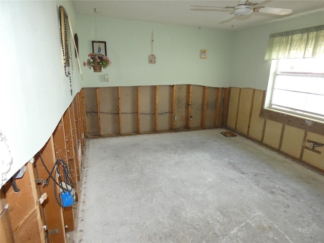 empty room with ceiling fan