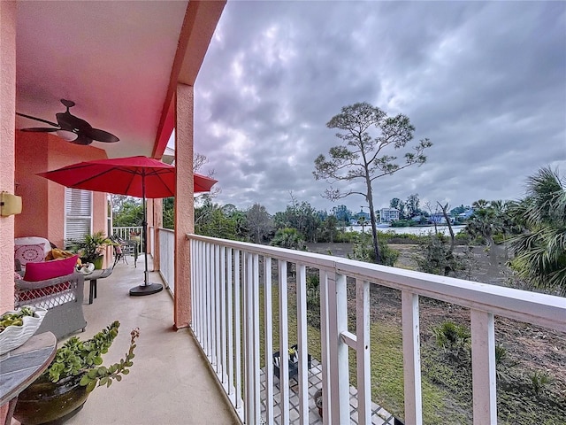 balcony featuring ceiling fan