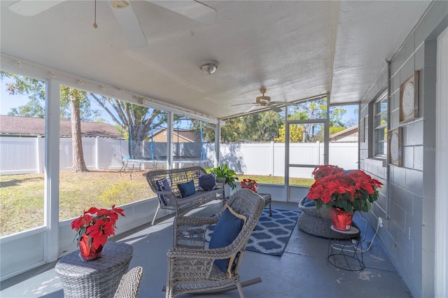 sunroom with ceiling fan